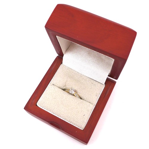 257 - An 18ct yellow gold and diamond solitaire ring, the 0.5ct brilliant cut stone flanked on each should... 