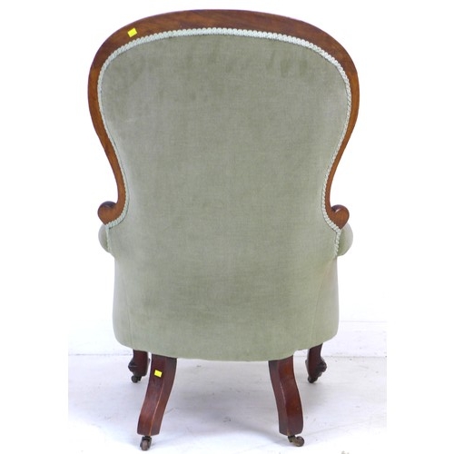 339 - A Victorian mahogany spoon back armchair, buttoned green velvet upholstery, raised on shaped legs an... 