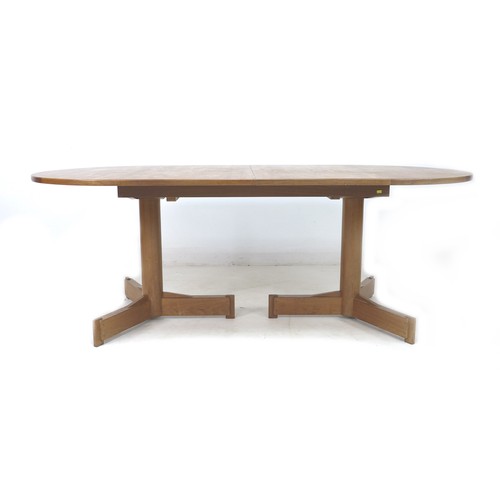 280 - A British teak extending dining table, Robert Heritage for Archie Shine, circa 1960, with D ends, dr... 