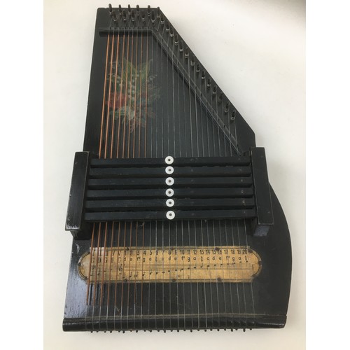 123 - A mid 20th century autoharp zither, 25 strings, with ebonised finish and 6 dampers, 51.5cm long.