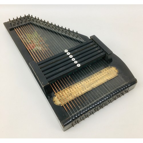 123 - A mid 20th century autoharp zither, 25 strings, with ebonised finish and 6 dampers, 51.5cm long.