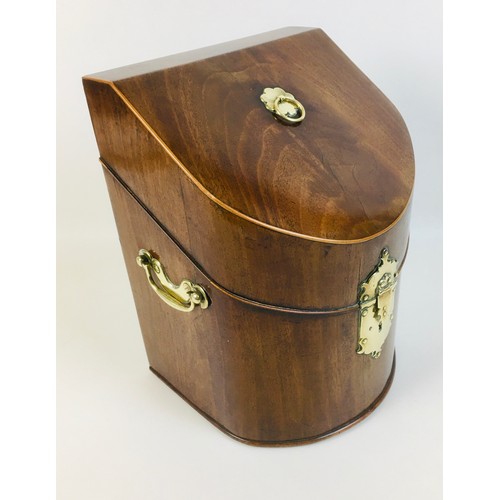 113 - A Georgian mahogany knife box, with bowfront, boxwood inlaid upper rim, brass handles and fittings, ... 