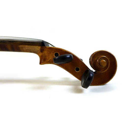 121 - An early 20th century full size 4/4 violin with ebonised fingerboard, tailpiece and tuning pegs, no ... 