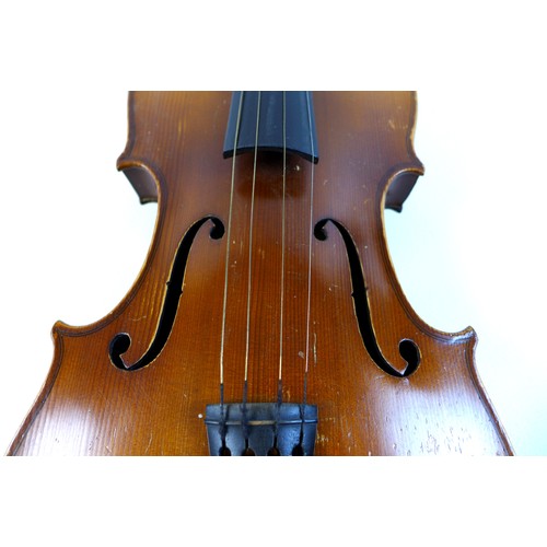 121 - An early 20th century full size 4/4 violin with ebonised fingerboard, tailpiece and tuning pegs, no ... 