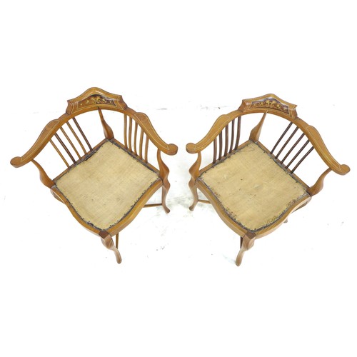 224 - A pair of Edwardian inlaid mahogany corner chairs, 66 by 59.5 by 74.5cm high.