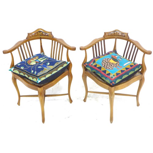 224 - A pair of Edwardian inlaid mahogany corner chairs, 66 by 59.5 by 74.5cm high.