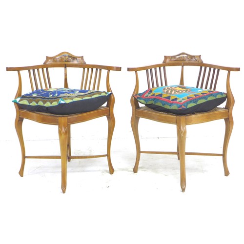 224 - A pair of Edwardian inlaid mahogany corner chairs, 66 by 59.5 by 74.5cm high.