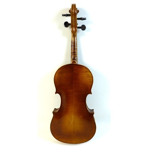 121 - An early 20th century full size 4/4 violin with ebonised fingerboard, tailpiece and tuning pegs, no ... 