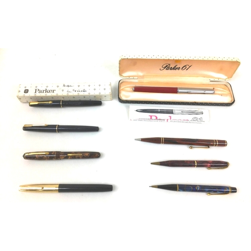 109 - Five vintage fountain pens, comprising a Parker 61, two Parker '17' Lady pens, one boxed, a Sheaffer... 