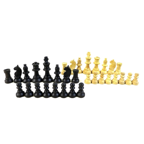 157 - A Staunton boxwood chess set, House Martin,  king 6cm high, in original box, 15 by 8 by 5cm.
