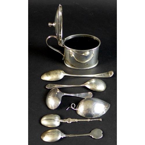 45 - A group of George III, comprising a teaspoon, Thomas Wallis II, London 1798, 13.5cm long, a tea cadd... 