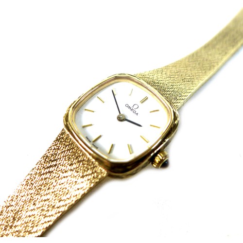 222 - An Omega 9ct gold cased lady's wristwatch, model 7115598, circa 1990, the square white dial with rou... 