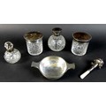A group of silver items, including a quaiche, Elkington and Co, Birmingham 1911, 3.27toz, 14 by 9.5 ... 
