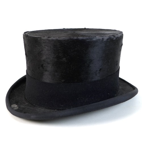 125 - A vintage silk top hat, by S Patey, London, Ltd, internal dimensions approximately 18.6 by 15.5cm, 1... 