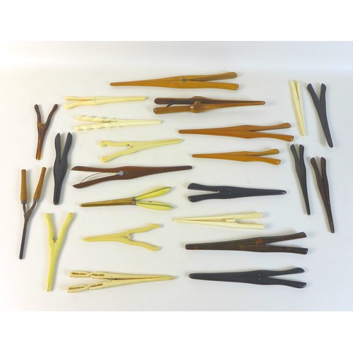 42 - A collection of glove stretchers, made of bone, wood, metal and, plastic and, a hair curler, longest... 