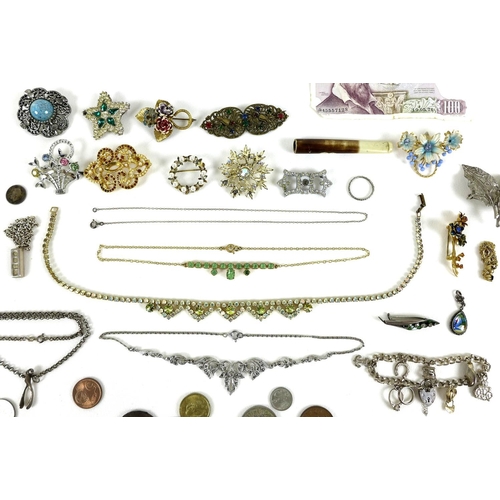 162 - A group of silver, costume jewellery and 20th century coinage and notes, including a silver charm br... 