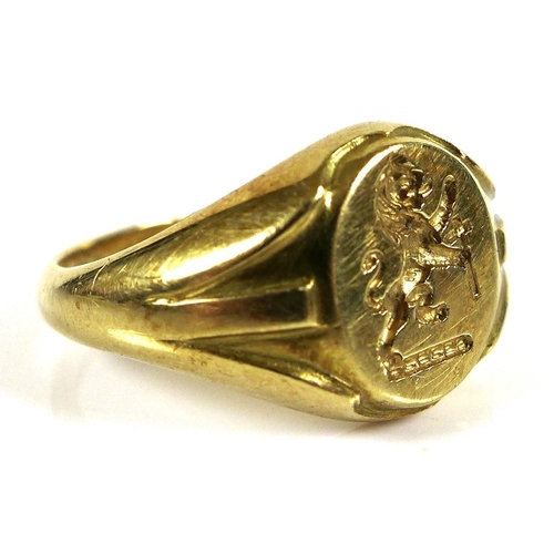 317 - An 18ct gold signet ring, engraved with lion rampant gardant, holding a cross or sword to the oval s... 