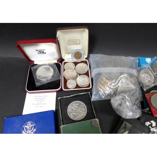 81 - A large collection of coins, including 20th century commemorative crowns and coins, mostly GB and Co... 