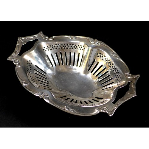 60 - An Edward VII twin handled silver bowl, pierced wheel and column detailing to body, applied scrollin... 