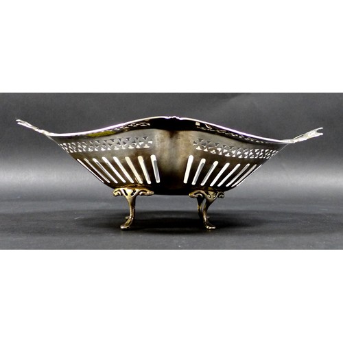 60 - An Edward VII twin handled silver bowl, pierced wheel and column detailing to body, applied scrollin... 