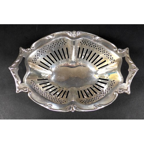 60 - An Edward VII twin handled silver bowl, pierced wheel and column detailing to body, applied scrollin... 