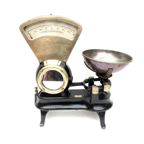 219 - A group of decorative and collectable items comprising a set of brass and cast iron 2lb shop scales,... 