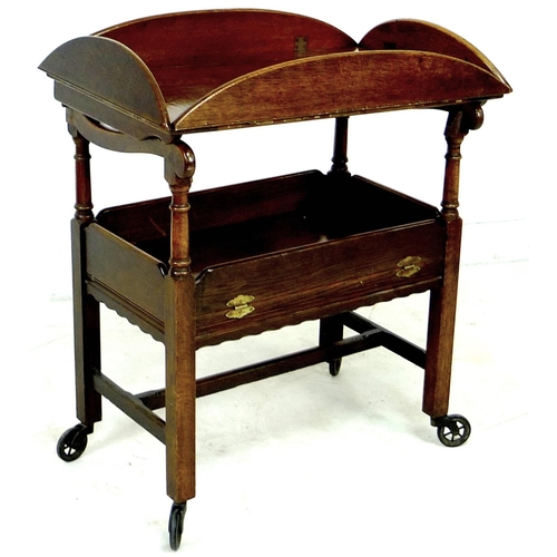 299 - An Edwardian oak unusual monk's bench/butler's tray tea trolley, bearing a 'Patent Applied For' plaq... 