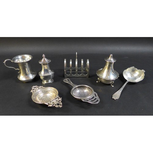60 - A group of George V and later silver, comprising a George V toast rack, Viner's Ltd. London 1934, 7.... 