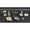 A group of George V and later silver, comprising a George V toast rack, Viner's Ltd. London 1934, 7.... 