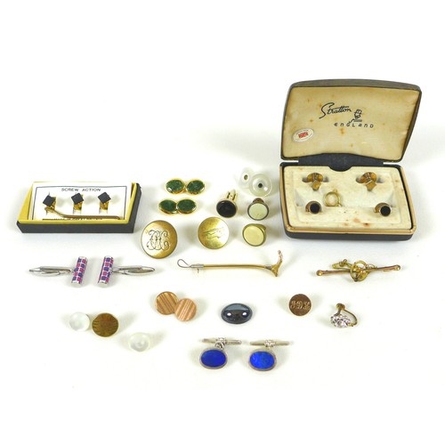 146 - A selection of gentleman's gold, silver and costume accessories, including a 9ct gold pin in the for... 