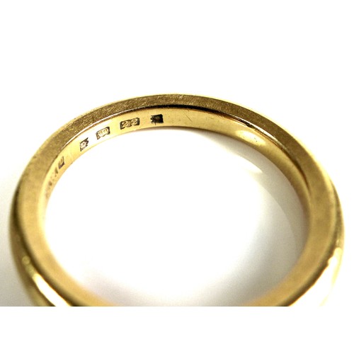 226 - A 22ct gold ring, wedding band, size R, 7.5g.