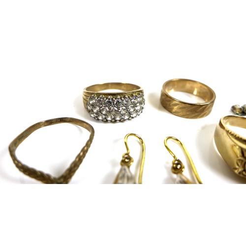 218 - A group of 9ct gold jewellery, comprising a pair of half hoop earrings, a pair of drop earring resem... 