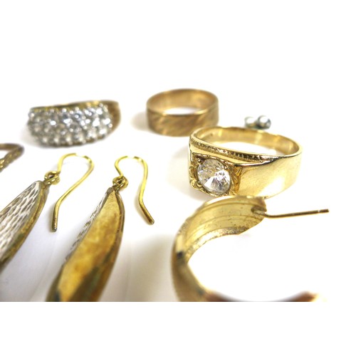 218 - A group of 9ct gold jewellery, comprising a pair of half hoop earrings, a pair of drop earring resem... 