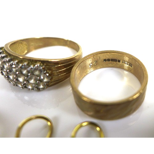 218 - A group of 9ct gold jewellery, comprising a pair of half hoop earrings, a pair of drop earring resem... 