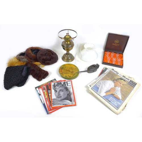 91 - A group of mixed collectables, including a Duplex brass oil lamp, a set of six Webb Continental, Lea... 