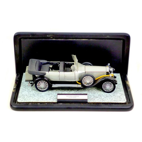 84 - Two Franklin Mint die-cast model Rolls Royce  vintage cars, comprising a 1925 Silver Ghost, with pre... 