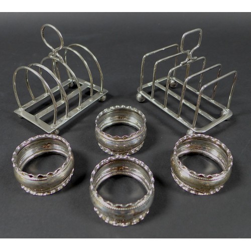 19 - A group of Edwardian and later silver, comprising two silver toast racks, one Atkin Brothers, Sheffi... 