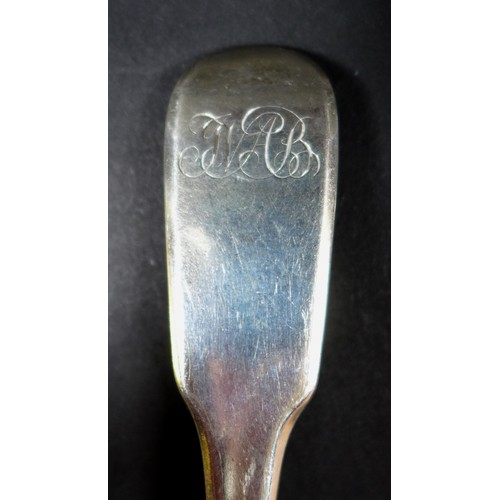 20 - Six George III silver fiddle back dessert spoons, with monogrammed finials 'WAB' Peter & William Bat... 