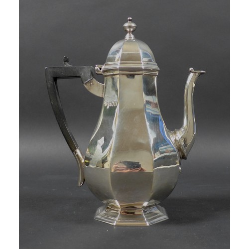26 - A George V silver coffee pot, of octagonal form with ebonised handle and stepped base, Goldsmiths & ... 