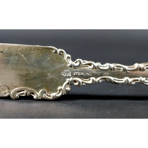 50 - An early 20th century American Sterling silver suite of cutlery, with faddle pattern fancy C scroll ... 