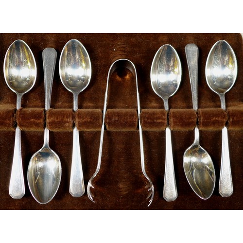 39 - A collection of Edwardian and later silver items, to include four cased sets of six teaspoons, two s... 