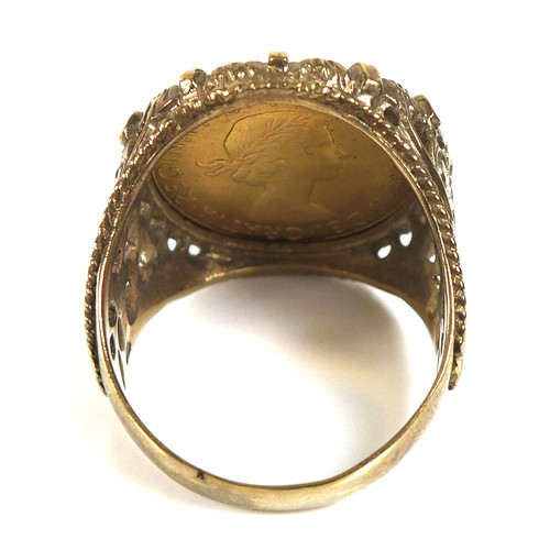 223 - An ERII gold sovereign ring, 1967, with 9ct gold mount and band, size Y, 15.8g overall.