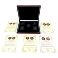 An Elizabeth II gold proof sovereign five coin set, comprising 1989 Tudor Rose proof sovereign, 2002... 