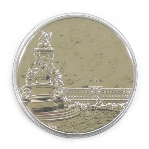 117 - An Elizabeth II 2015 Buckingham Palace Royal Mint fine silver £100 coin, uncirculated, with presenta... 