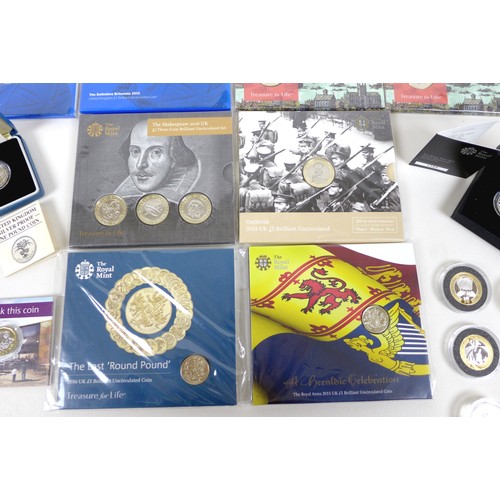 122 - A collection of Elizabeth II Royal Mint issue silver proof and brilliant uncirculated £2 and £1 coin... 