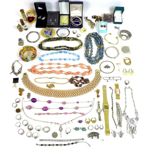 242 - A group of costume jewellery, including a cultured pearl necklace, a thimble with enamel decoration,... 