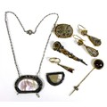 A group of jewellery, comprising a gold and agate stick pin, a silver and mother of pearl necklace, ... 