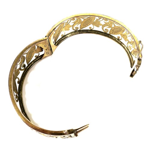 371 - A 14ct gold openwork bangle, hinge clasp, 6 by 6.4 by 2.2cm, 32.3g.