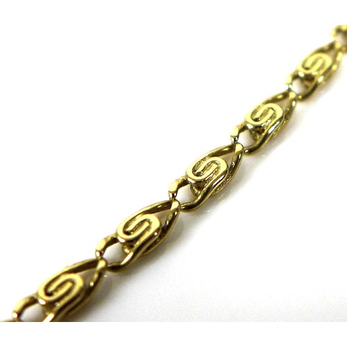 250 - A 9ct gold fancy link chain necklace, marked 9ct to clasp, 46.5cm opened out, 4.4g.