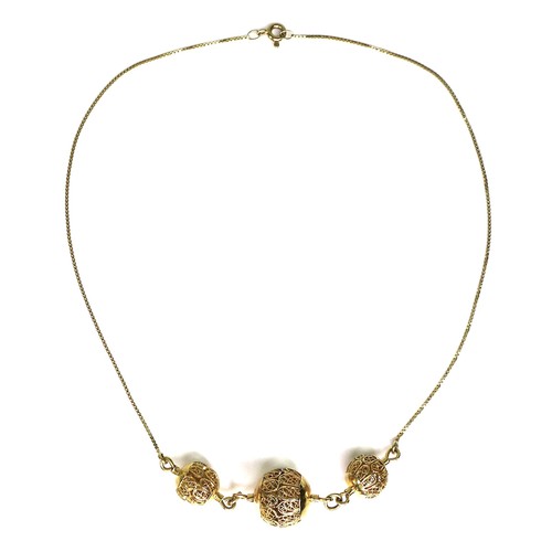 366 - An 18ct gold filigree necklace, the central bead of approximately 1.4cm diameter and flanked by two ... 